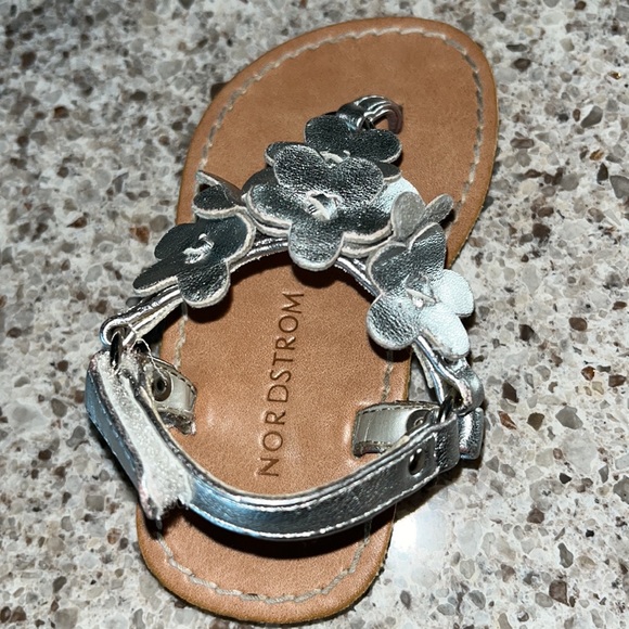 3/$20 Nordstrom Toddler Silver Metallic Sandals - Picture 2 of 3